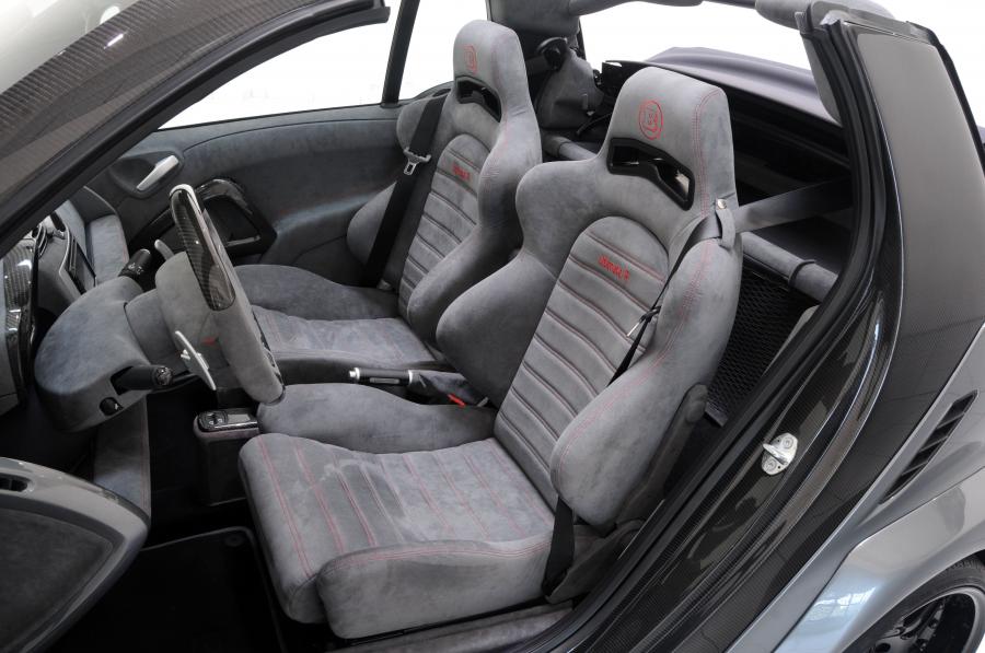 Интерьер Smart ForTwo Ultimate R Cabrio by Brabus 2009 года  (фото 10 из 12)